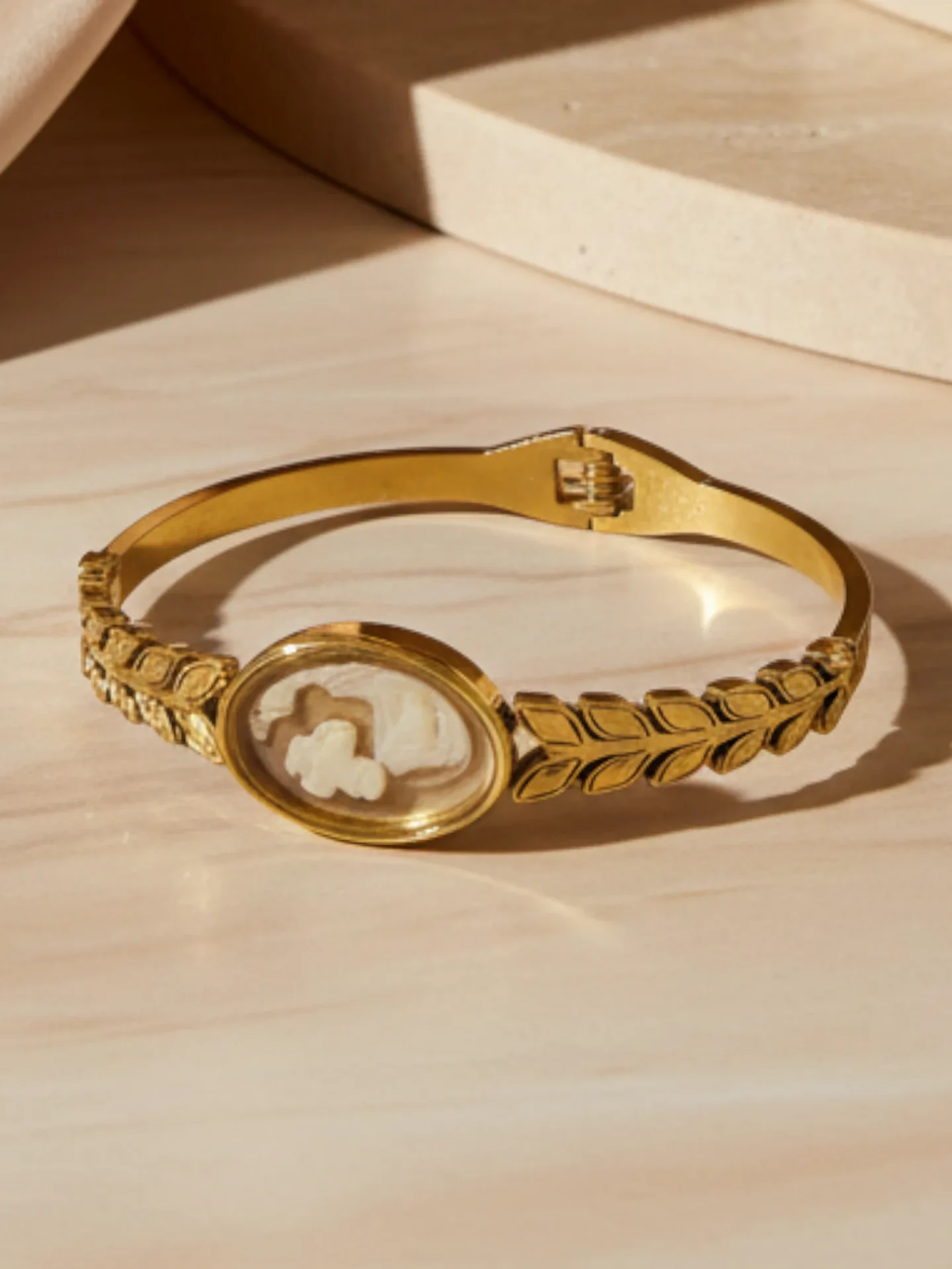 Gold-Tone Clover Oval Bracelet